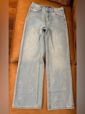 Light Wash Wide-Leg Bow Embroidered Jeans